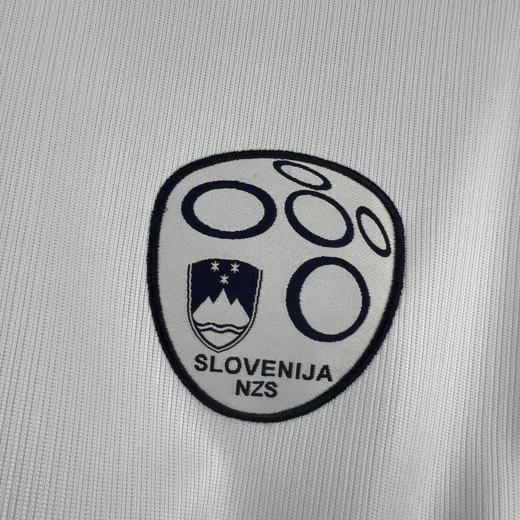 Eslovénia Principal 26-27